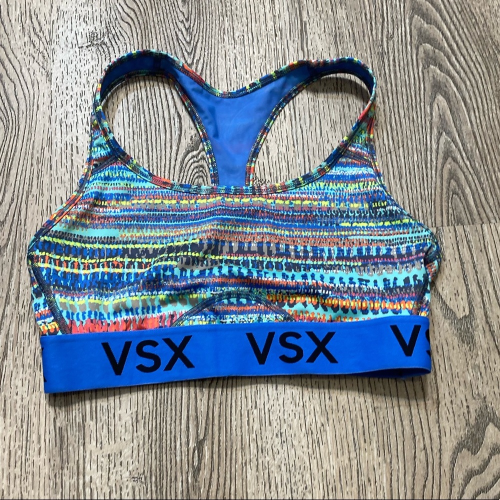 Size M sports bra